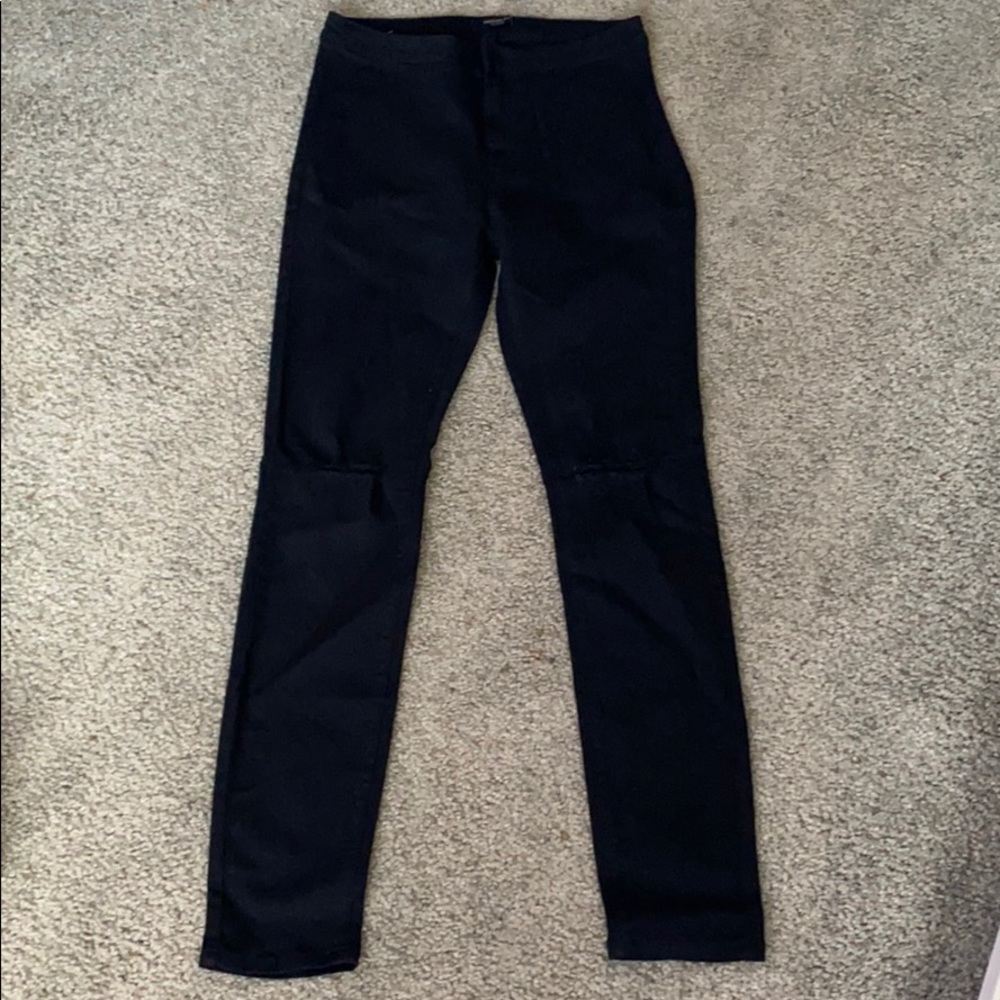 Black knee ripped skinny jeans